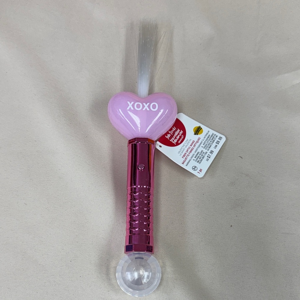 Michaels XOXO Fiber Optic Wand Heart Light-Up Brush - Pink & Metallic Fuchsia